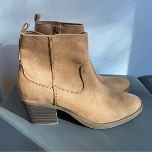 Old Navy Faux Suede Tan Sand Western Ankle Boot Womens 6 Heeled Zipper Bootie